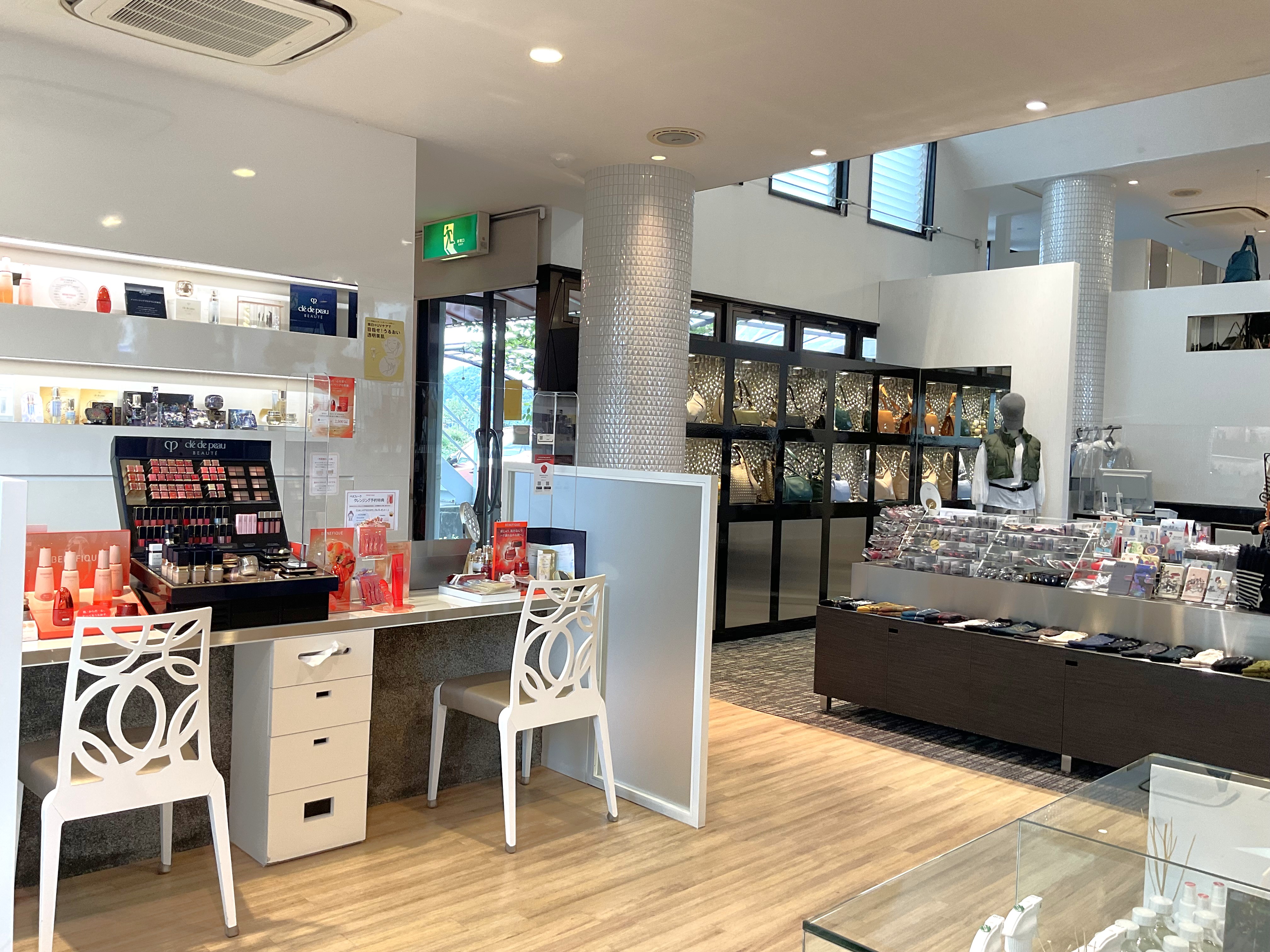 イチヒロ 美濃市 店内 1階フロア 婦人服売り場